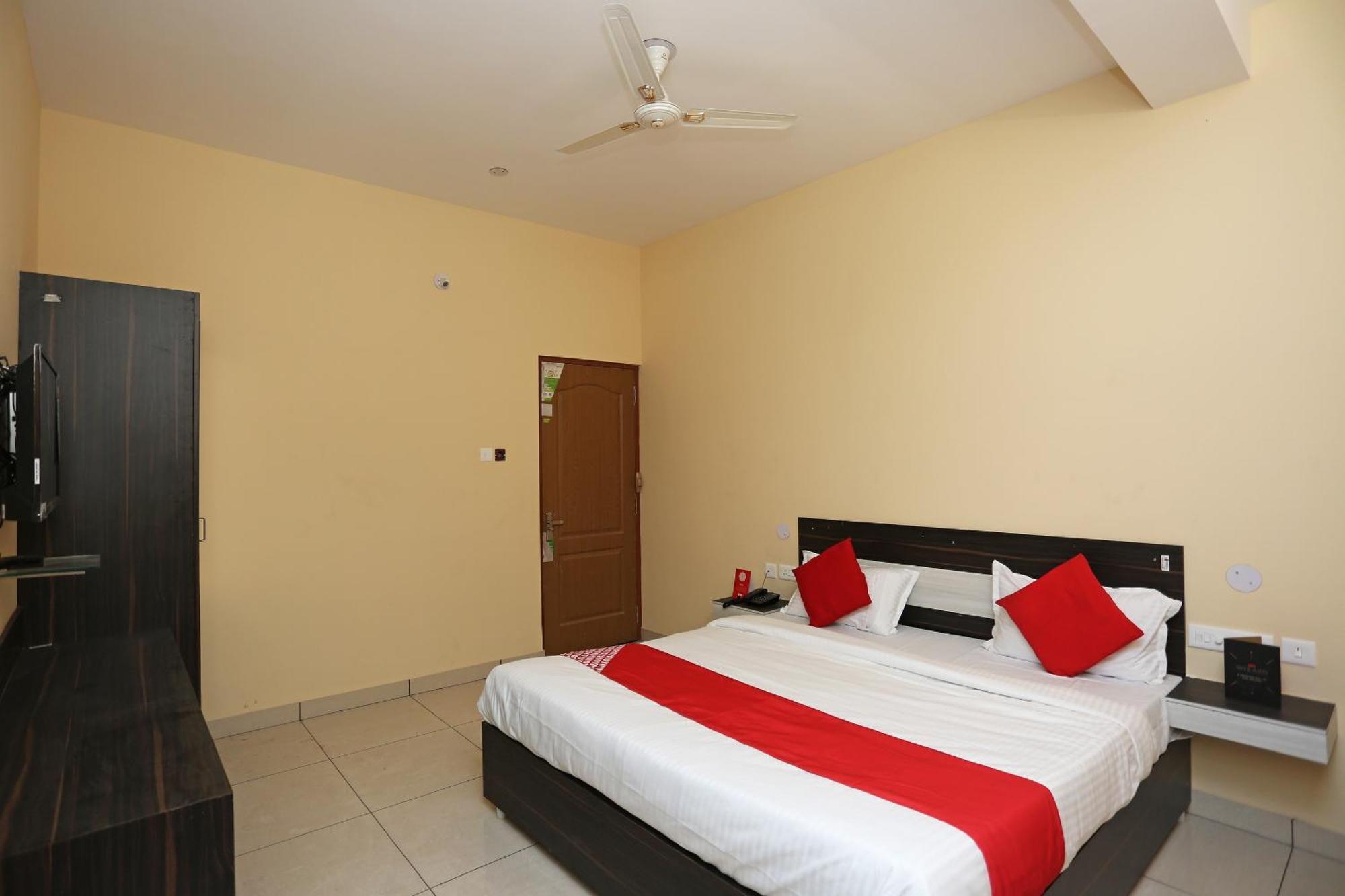 Flagship 27030 Hotel Blue Bell Bhubaneswar Exterior foto